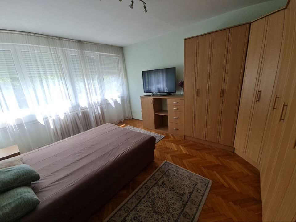 Izdajem dvosoban stan na Zvezdari, 52 m²