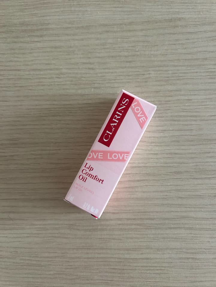 Clarins Love Lip Comfort Oil и косметика