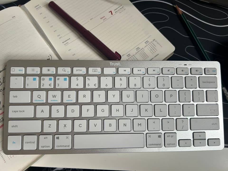 Univerzalna bežična tastatura