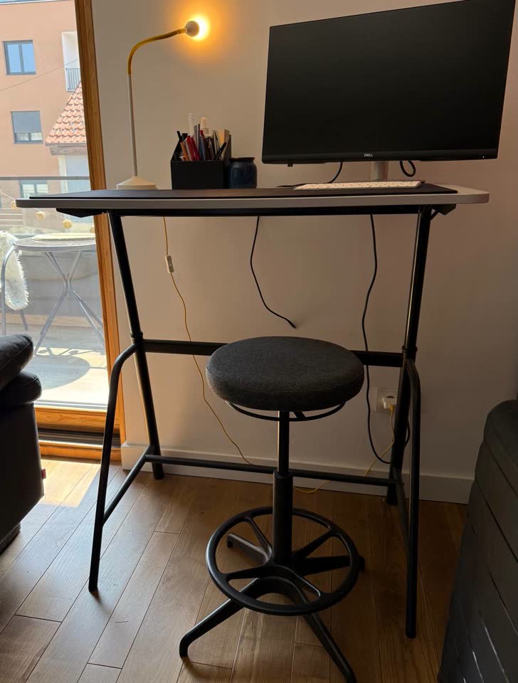 Prodajem radni sto IKEA i stolicu bez naslona