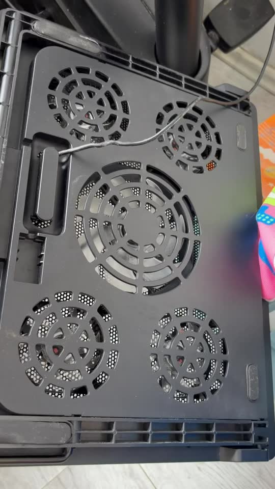 Prodajem Kootek Laptop Cooling Pad Cooler Stand With 5 Quiet Fans For 12"-17" Laptop. Koristio