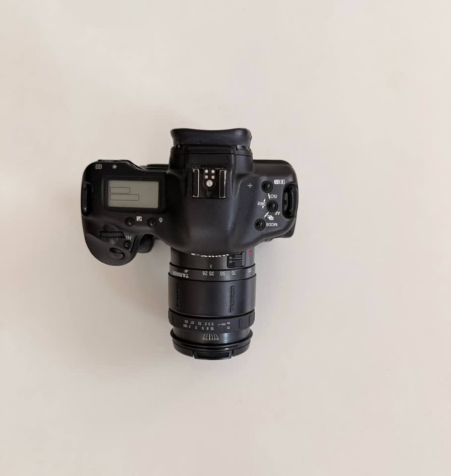 Prodajem komplet foto opreme Canon / Tamron u Beogradu
