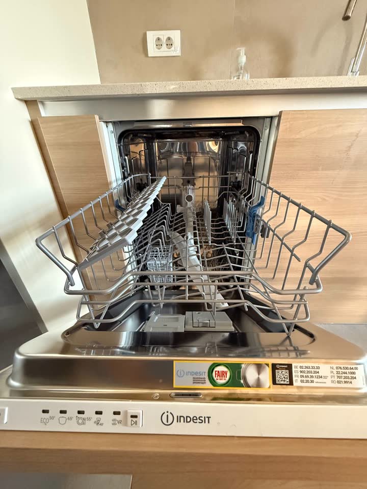 Новая посудомоечная машина Indesit ширина 45см