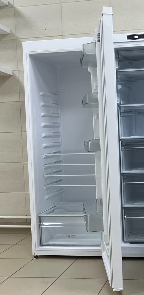 Prodajem frižider vox. U idealnom stanju. 255 litara, visina ~150 cm