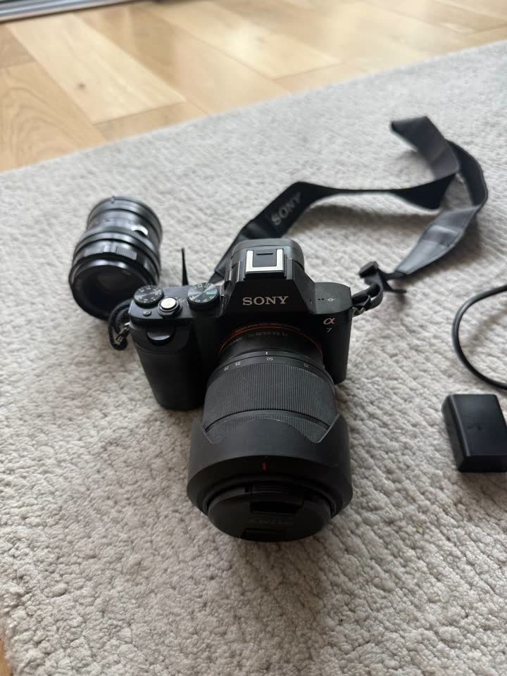 Комплект Sony A7 с двумя объективами
