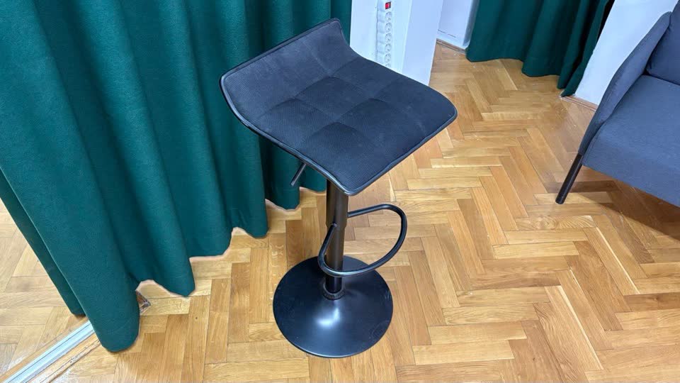 Barska stolica, tabure, stolica s jastukom