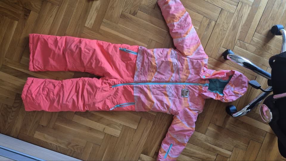 Poklanjam skijaški kombinezon