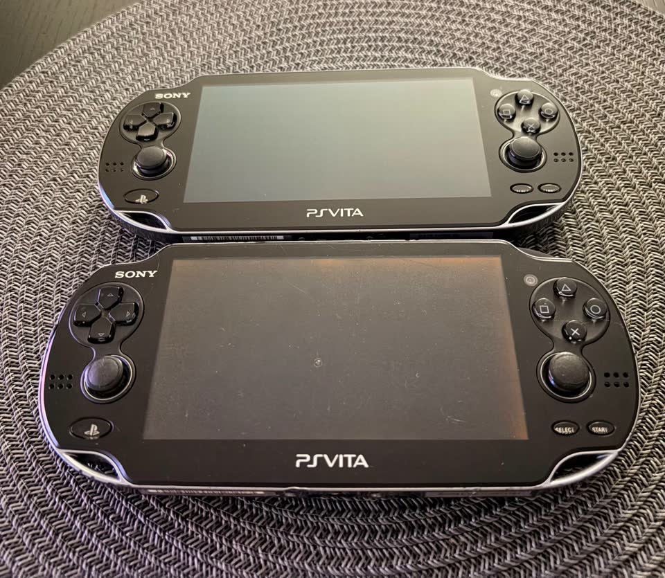 Продам 2 PS Vita на запчасти или восстановление