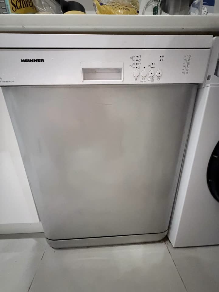 Na prodaju mašina za pranje sudova HEINNER HDW-FS6006WE++