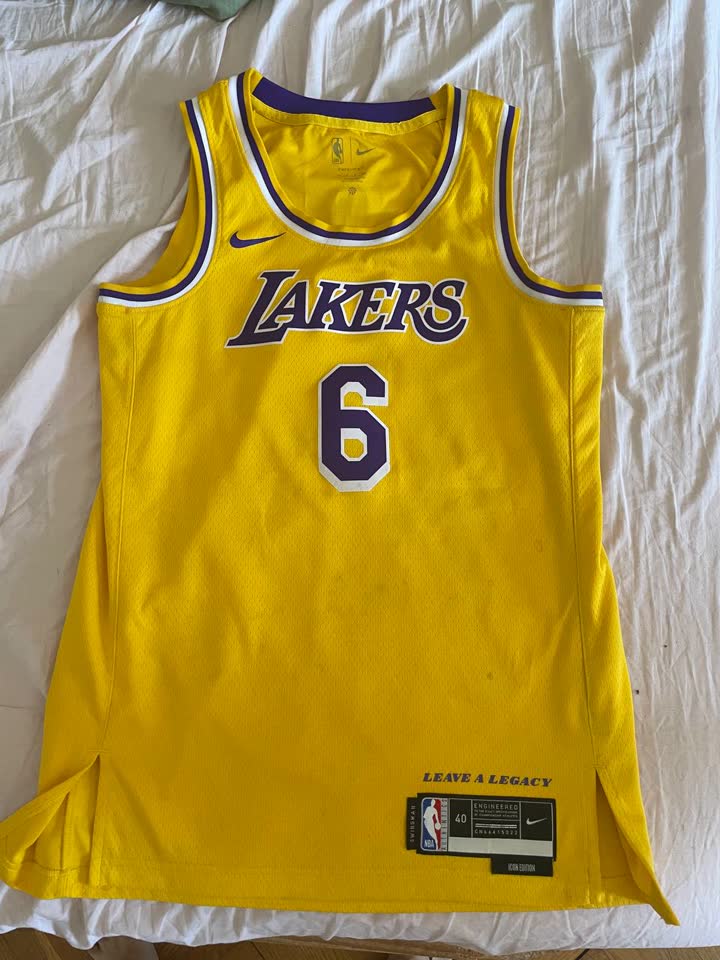 Sportska NBA majica Džejmsa Lebrona veličina S