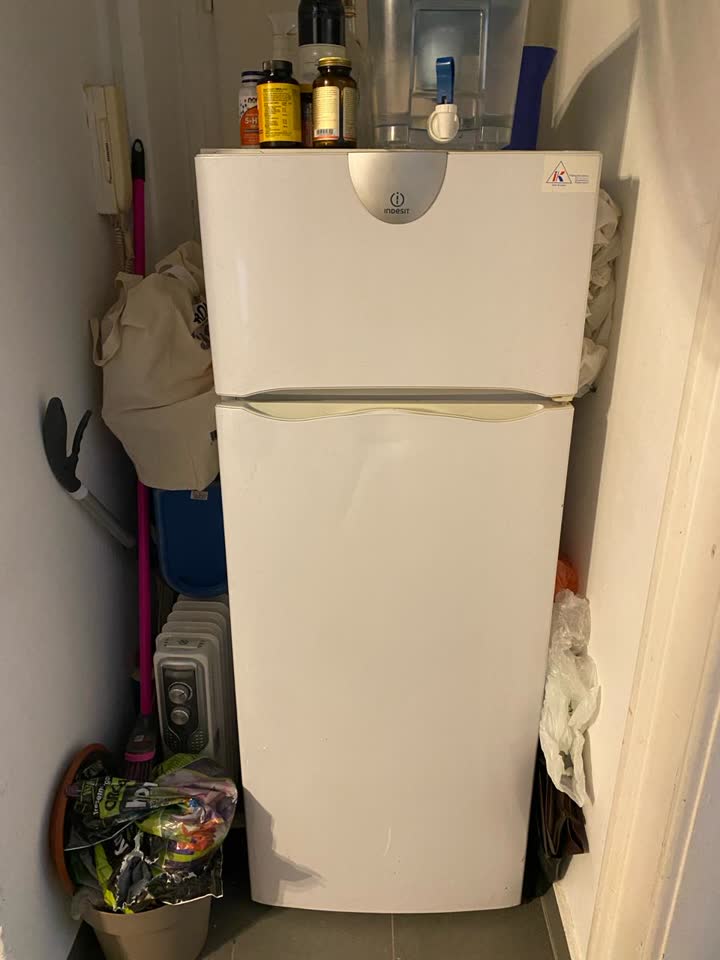 Prodajem frižider Indesit