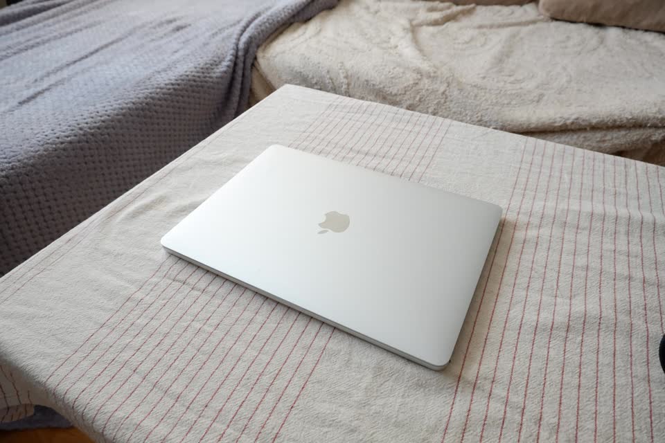 MacBook Pro 13” 2020 Intel Core i5 / 8 GB / 256 GB sa Touch Bar + Touch ID