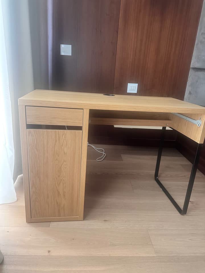 Стол IKEA MICKE