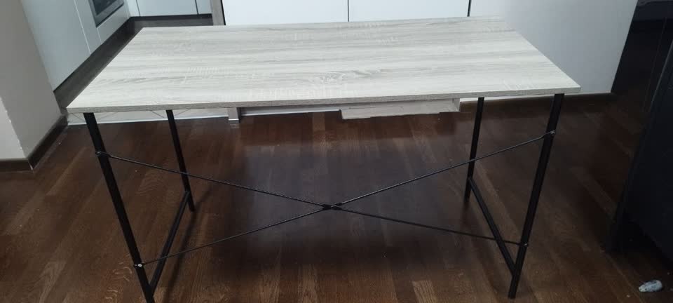 Prodajem radne stolove VANDBORG i krevet