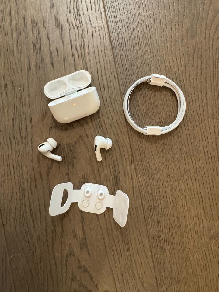 Наушники Apple AirPods Pro первого поколения