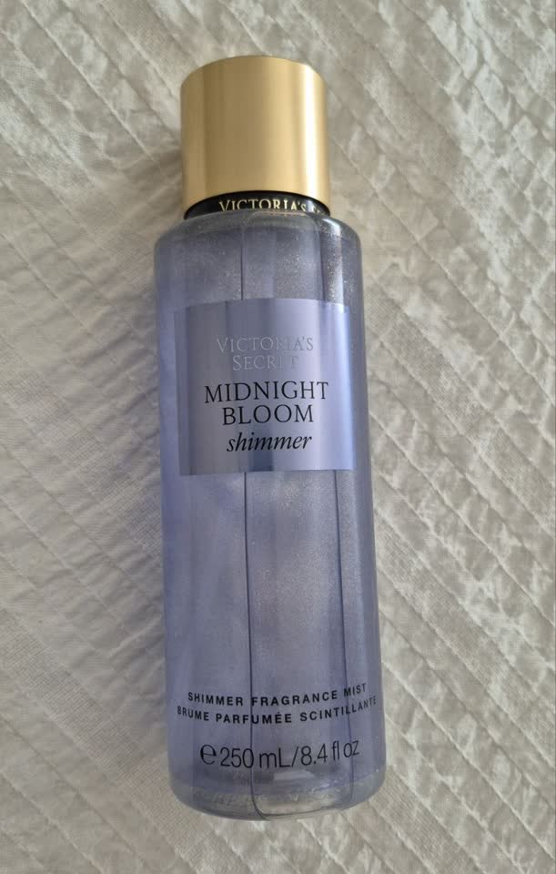 Victoria’s Secret Midnight Bloom Shimmer — svetlucavi sprej za telo
