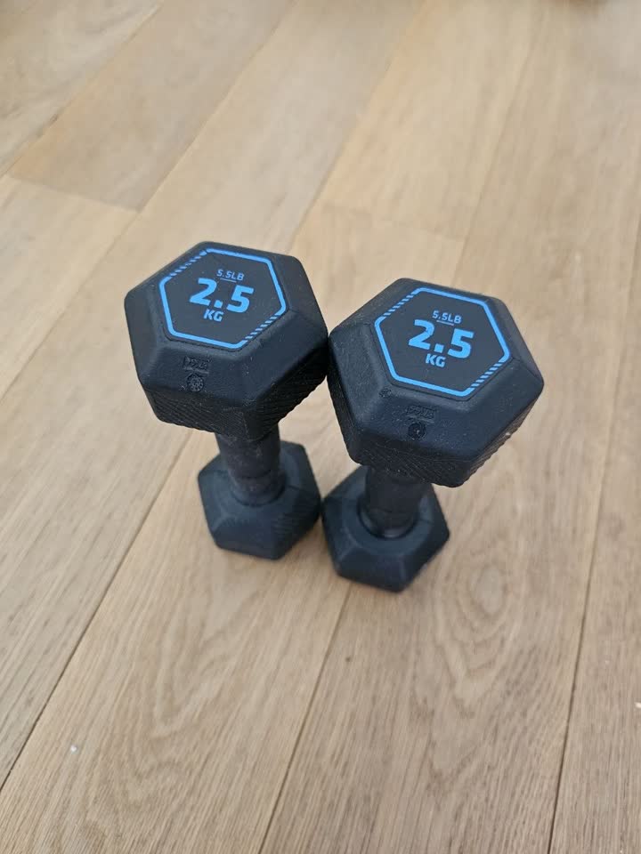Гантели 2.5 кг 2шт. Новые.