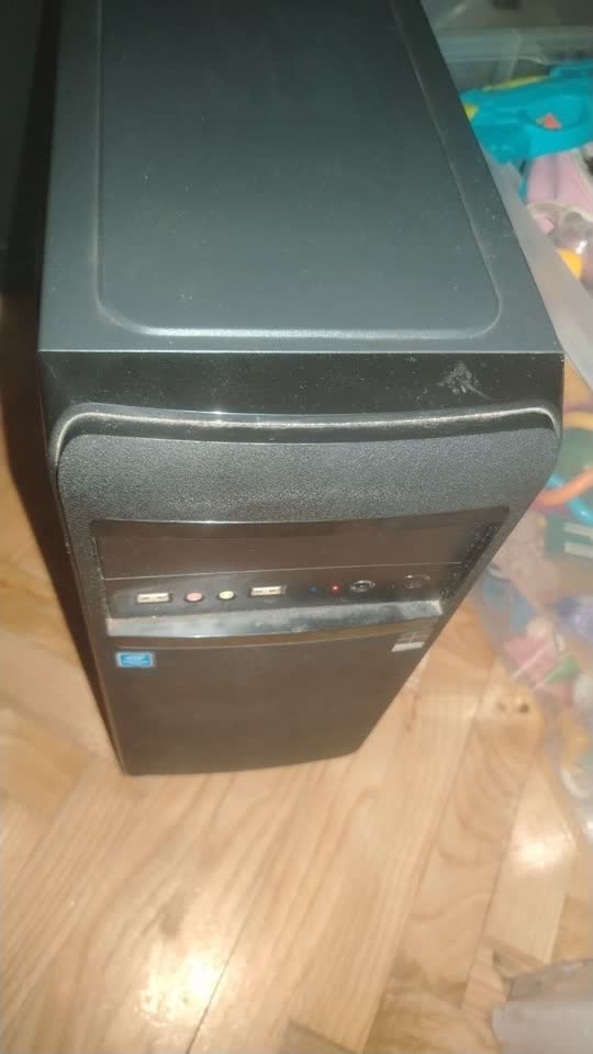 Prodajem sistemsku jedinicu sa procesorom i3 9. gen. HDD 500 GB. GPU Radeon HD6670 1 GB. CPU Intel i3-9100. M