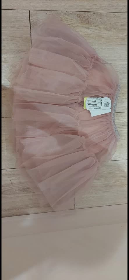 Nova suknja, manji broj, odgovara za 110-116, 500 din. Nbg.