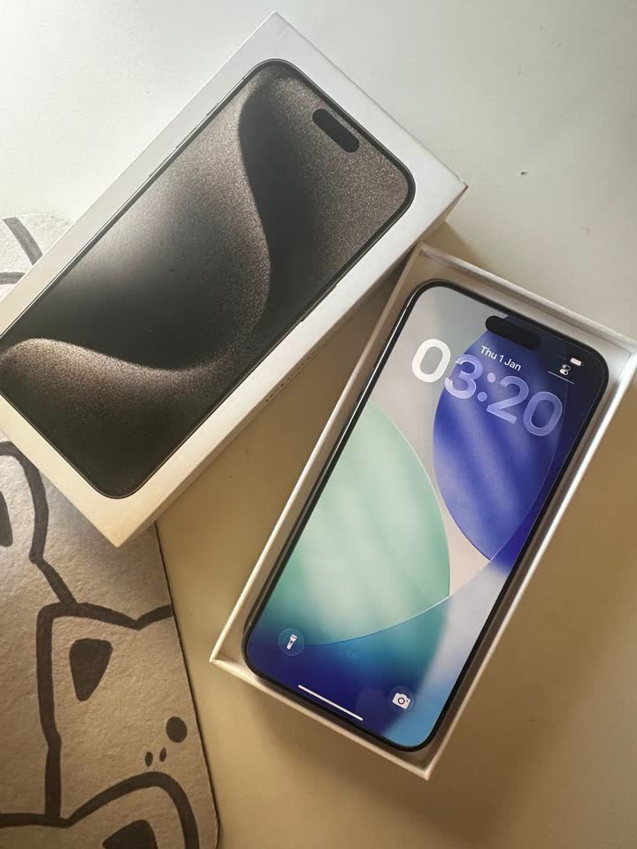 Prodajem iPhone 15 Pro Max