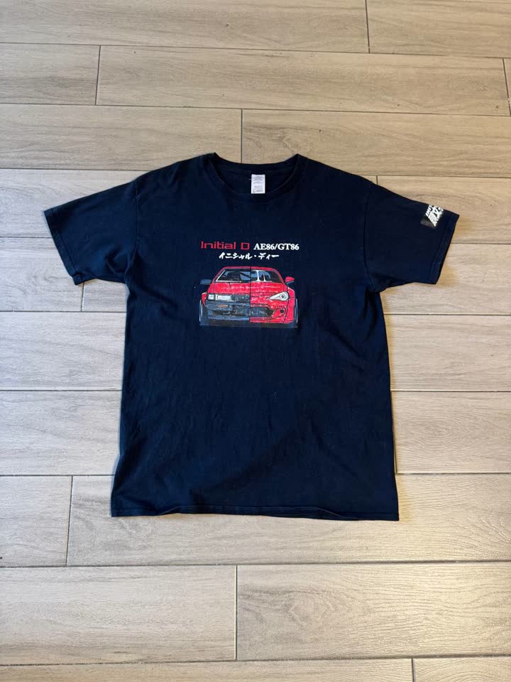 Одежда: футболка Initial D AE86/GT86, худи Nike Therma-Fit, ветровка и поло Crvena Zvezda, рубашка Colins