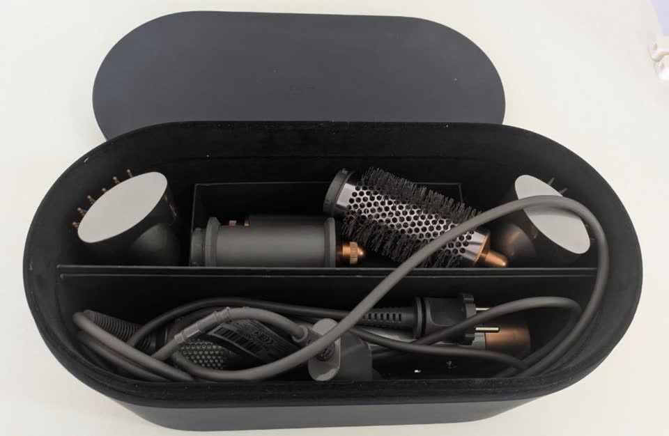 Мультистайлер Dyson Airwrap в фирменном чехле