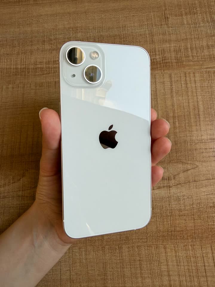 Prodajem originalni iPhone 13 128GB, bele boje
