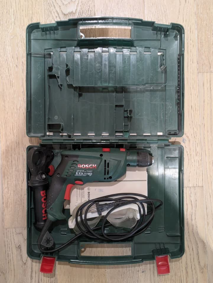 Prodajem udarnu bušilicu Bosch PSB 550. Odlično stanje, kompletan set. 3000 RSD.