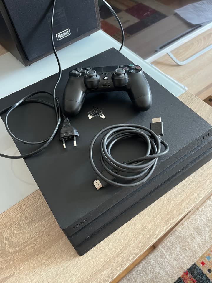 Monitor LG 27US550-W i PlayStation 4 Pro