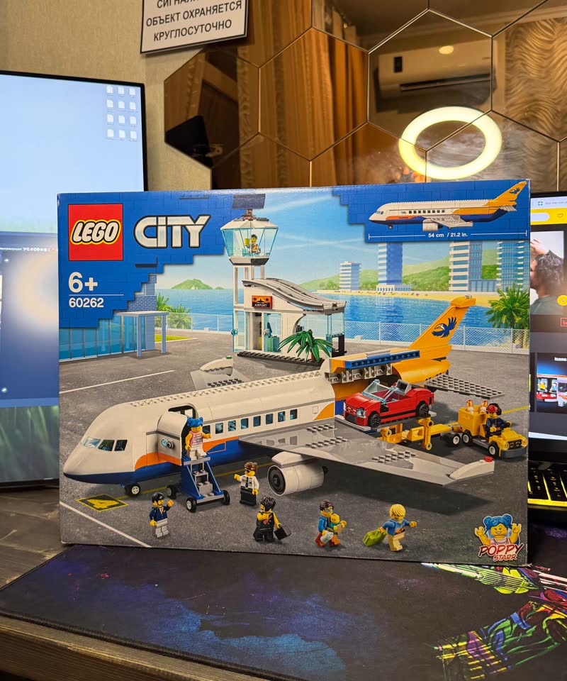 LEGO City 60262 — Пассажирский самолёт