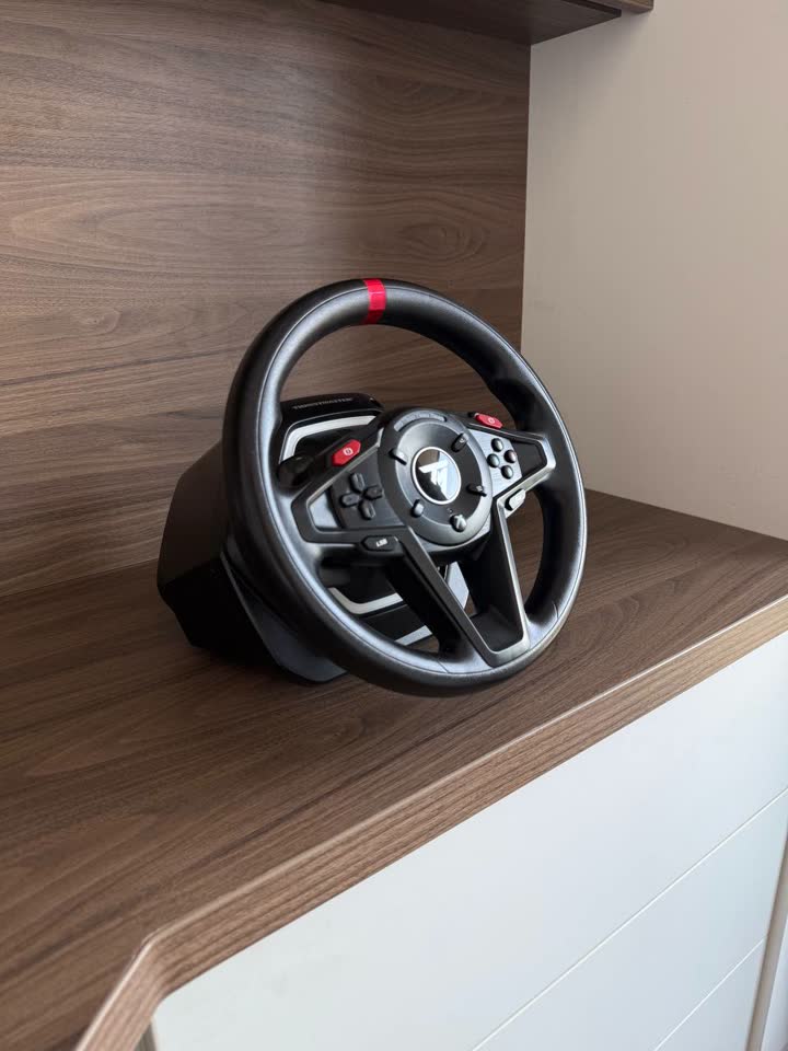 Продается игровой руль Thrustmaster t128 + коврик в подарок
