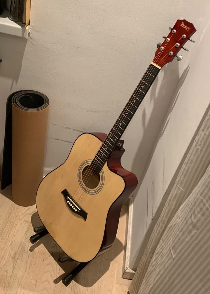 Akustična gitara Vaker + postolje + futrola