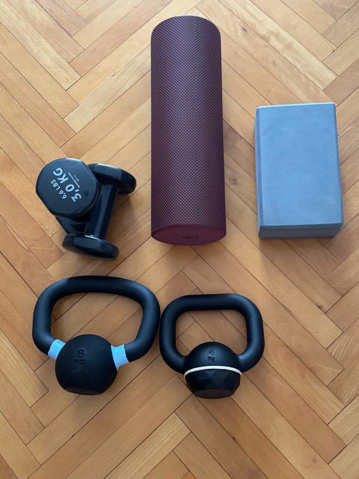 1. Гантели по 3кг 1500 дин