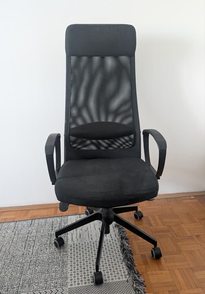 Черный офисный стул IKEA MARKUS