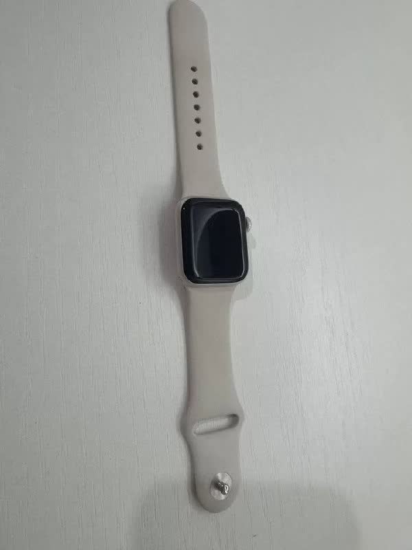Prodajem Apple Watch SE 2
