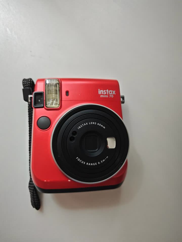 Fujifilm Instax Mini 70 с пленкой и чехлом