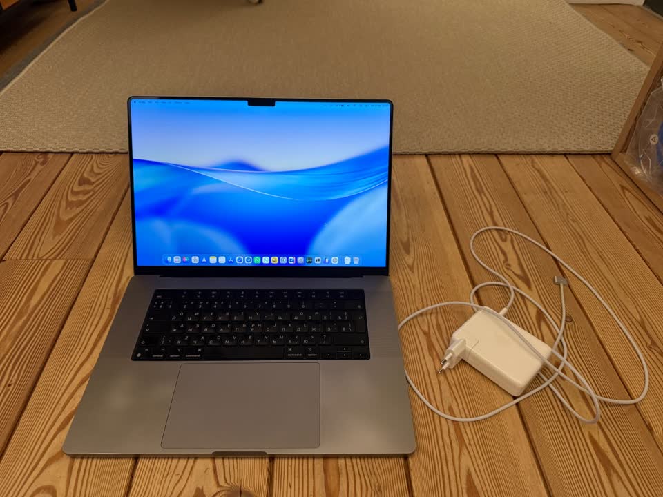 Продаю MacBook Pro 16 M1 Pro 32/512