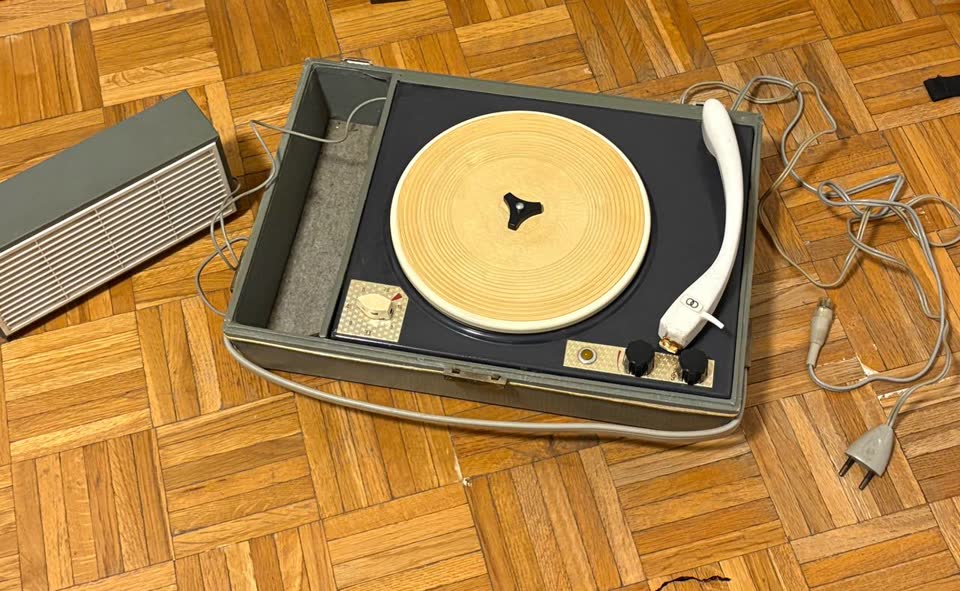Старый немецкий граммофон Soletta stereo M64