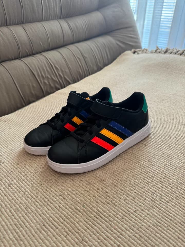 Nove Adidas patike