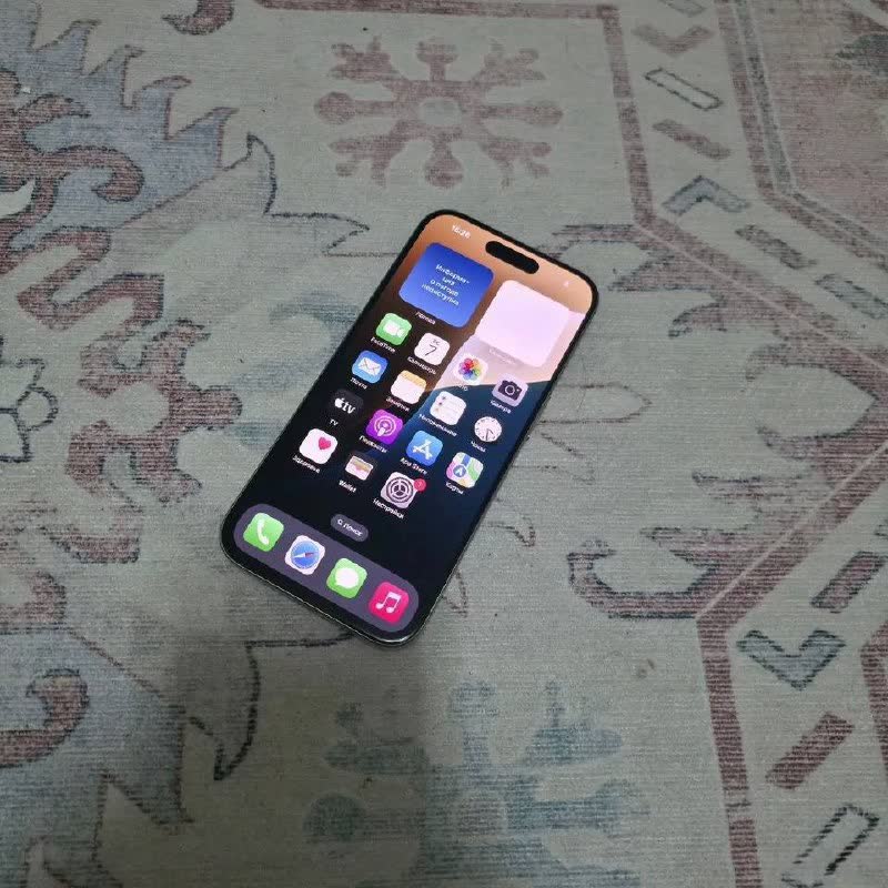 Prodajem iPhone 15 Pro
