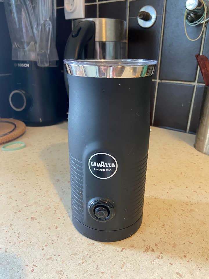 Penušalica za mleko LAVAZZA A Modo Mio MilkEasy Frother