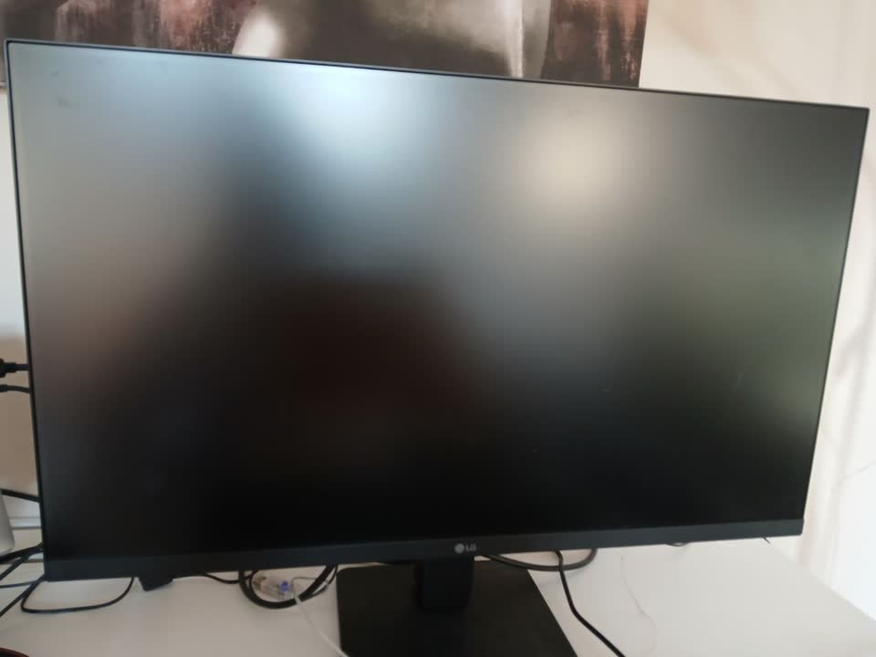 Prodajem monitor LG 27MR400-B