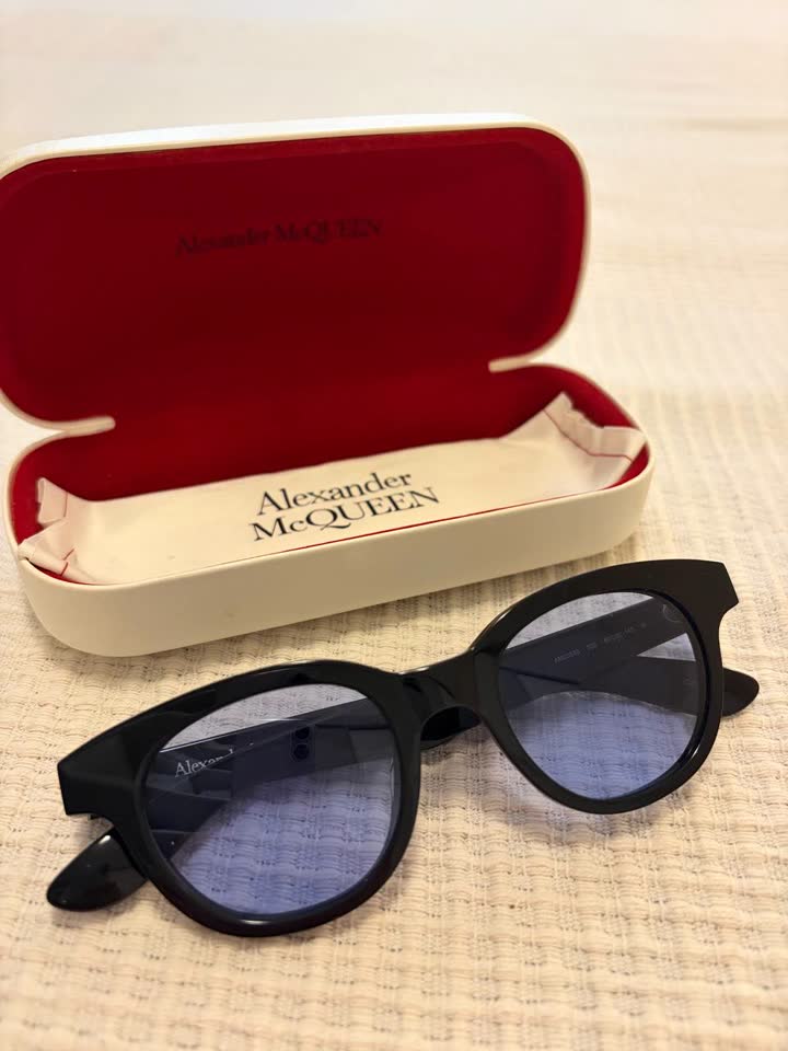 Солнцезащитные очки Alexander McQueen