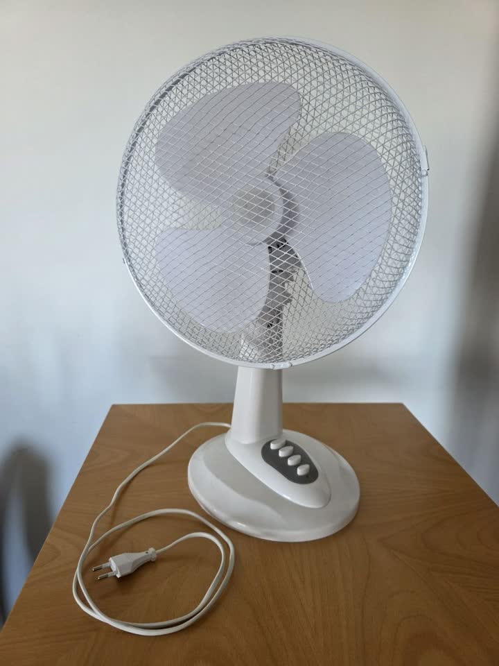 Prodajem stoni ventilator Bauer Home Appliances HF-400 i usisivač Samsung Air Track SC4320