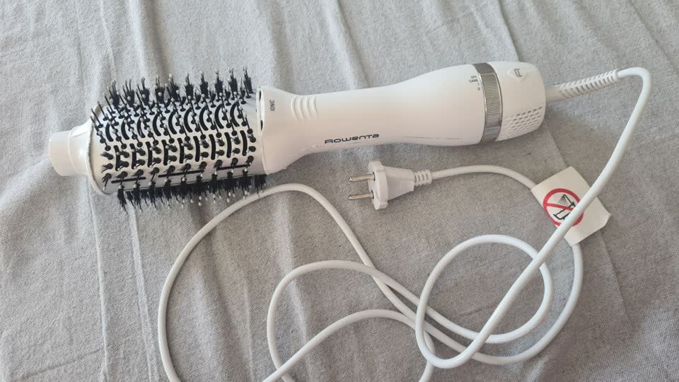 Poklanjam fen-četku Rowenta Volumaizer