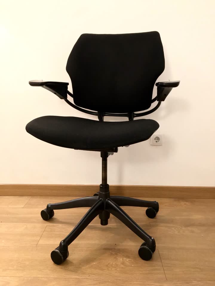 Продам рабочее кресло Humanscale Freedom Office Chair. Срочно