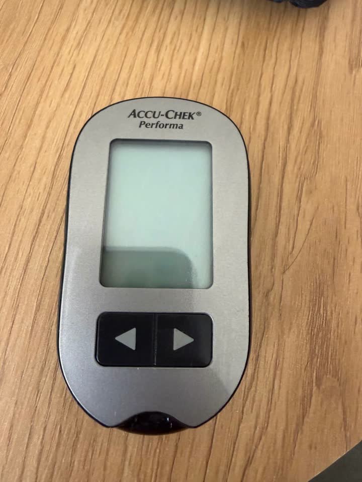 Продам глюкометр Accu-Chek Performa и Ручка Accu-Chek Softclix