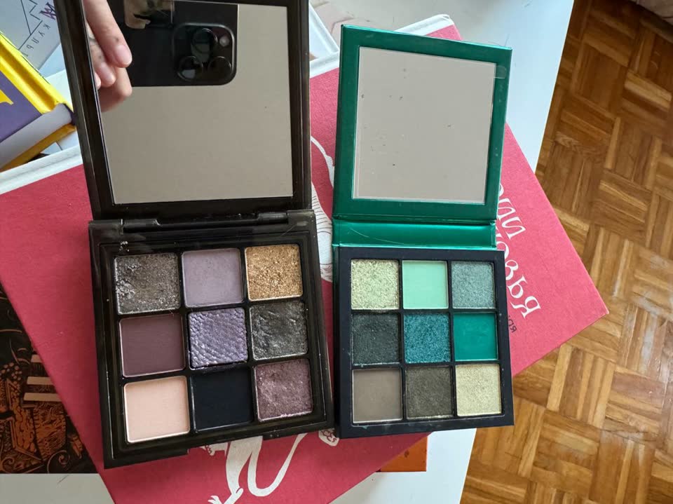 Палетки Huda Beauty Emerald Obsession и Wild Jaguar