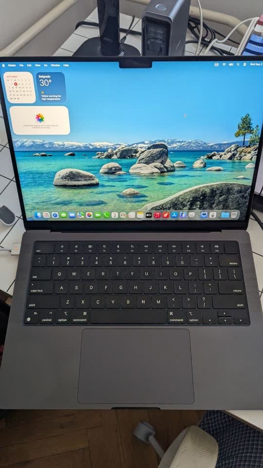Prodajem Macbook Pro M3 Pro 12/18, 36GB/1TB. 79 ciklusa. Odlično stanje. Apple garancija do