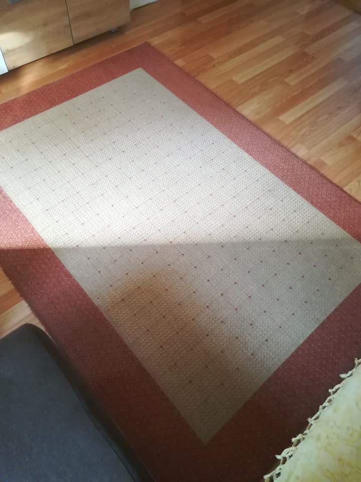 Prodajem tepih 140 cm x 200 cm